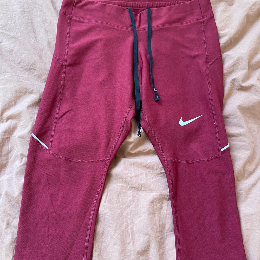 Knee length NIKE leggings